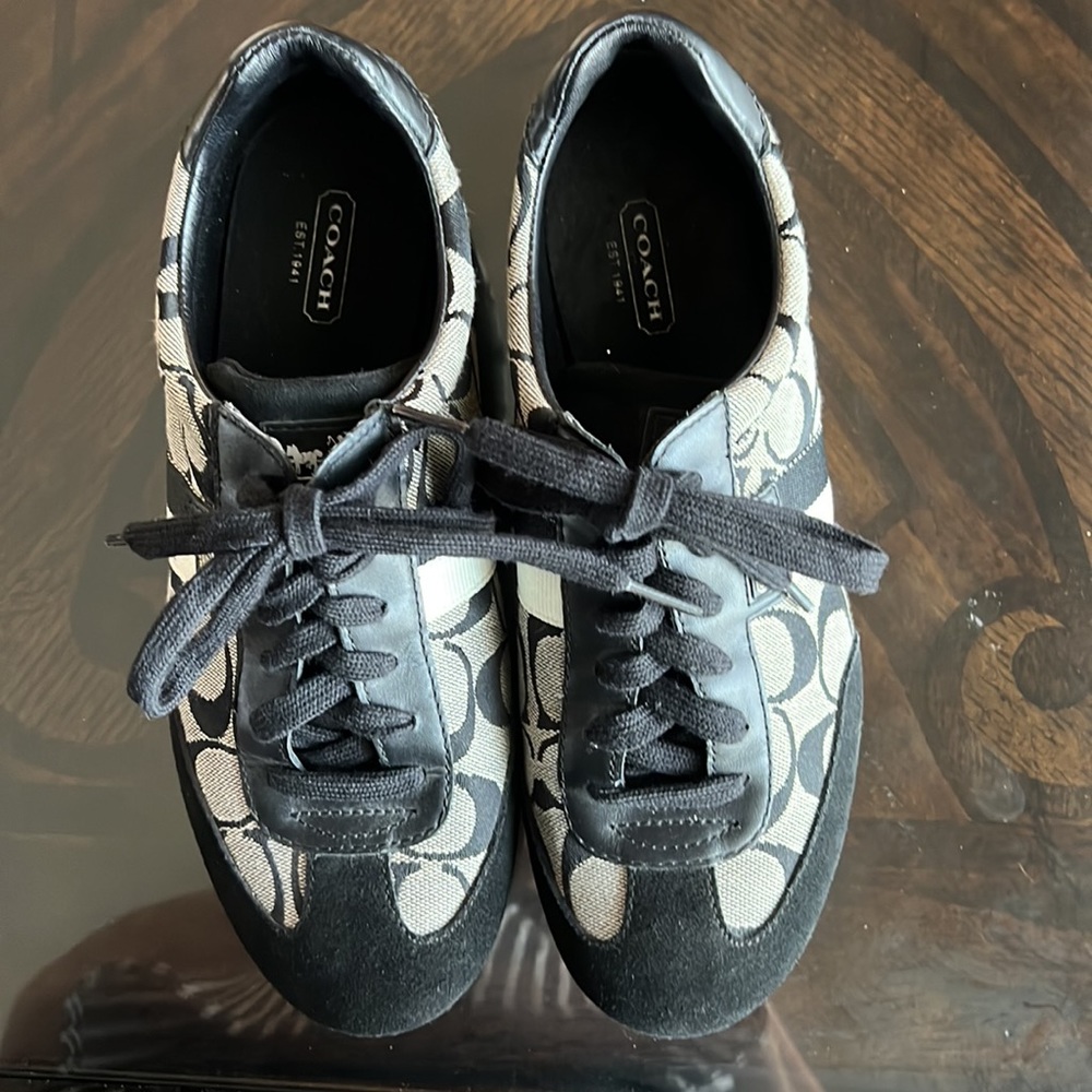 Coach size 8 ladies signature design sneakers. Worn only inside to try on. - Picture 2 of 4